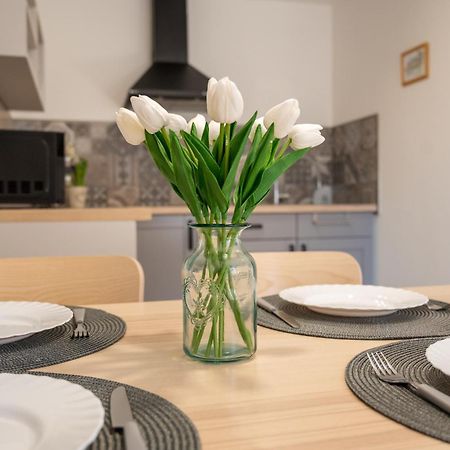 Tuenderkert Apartman Гюла Екстериор снимка