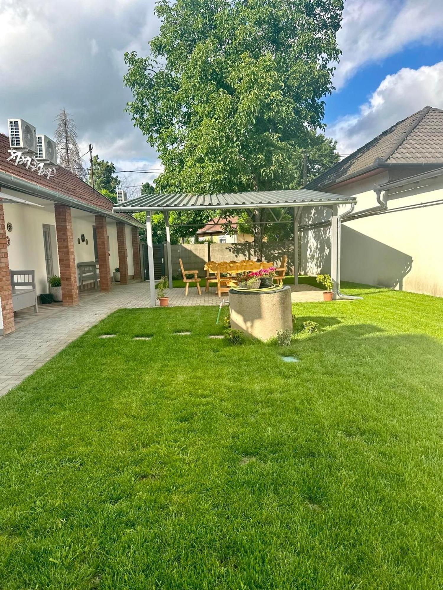Tuenderkert Apartman Гюла Екстериор снимка