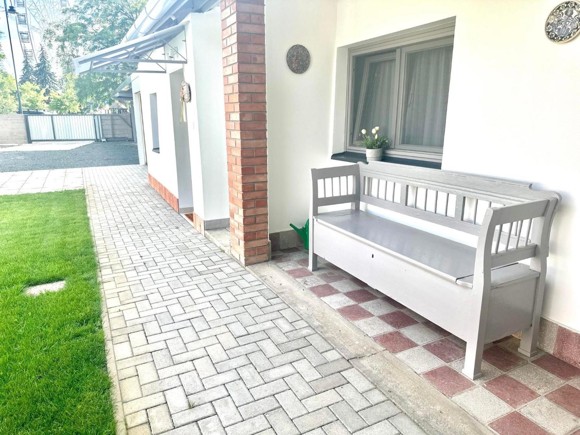 Tuenderkert Apartman Гюла Екстериор снимка
