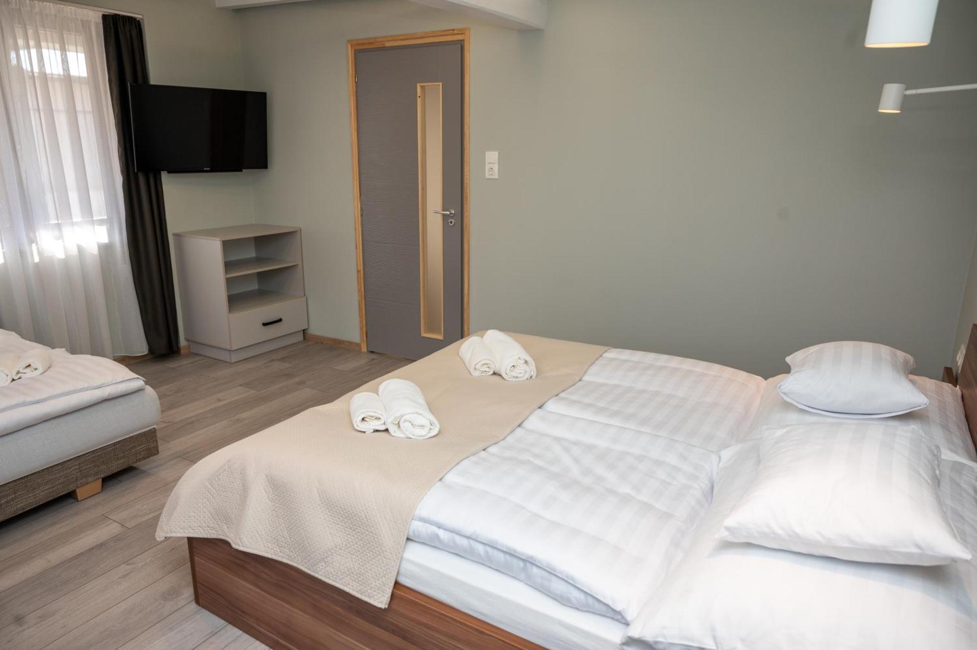Tuenderkert Apartman Гюла Екстериор снимка