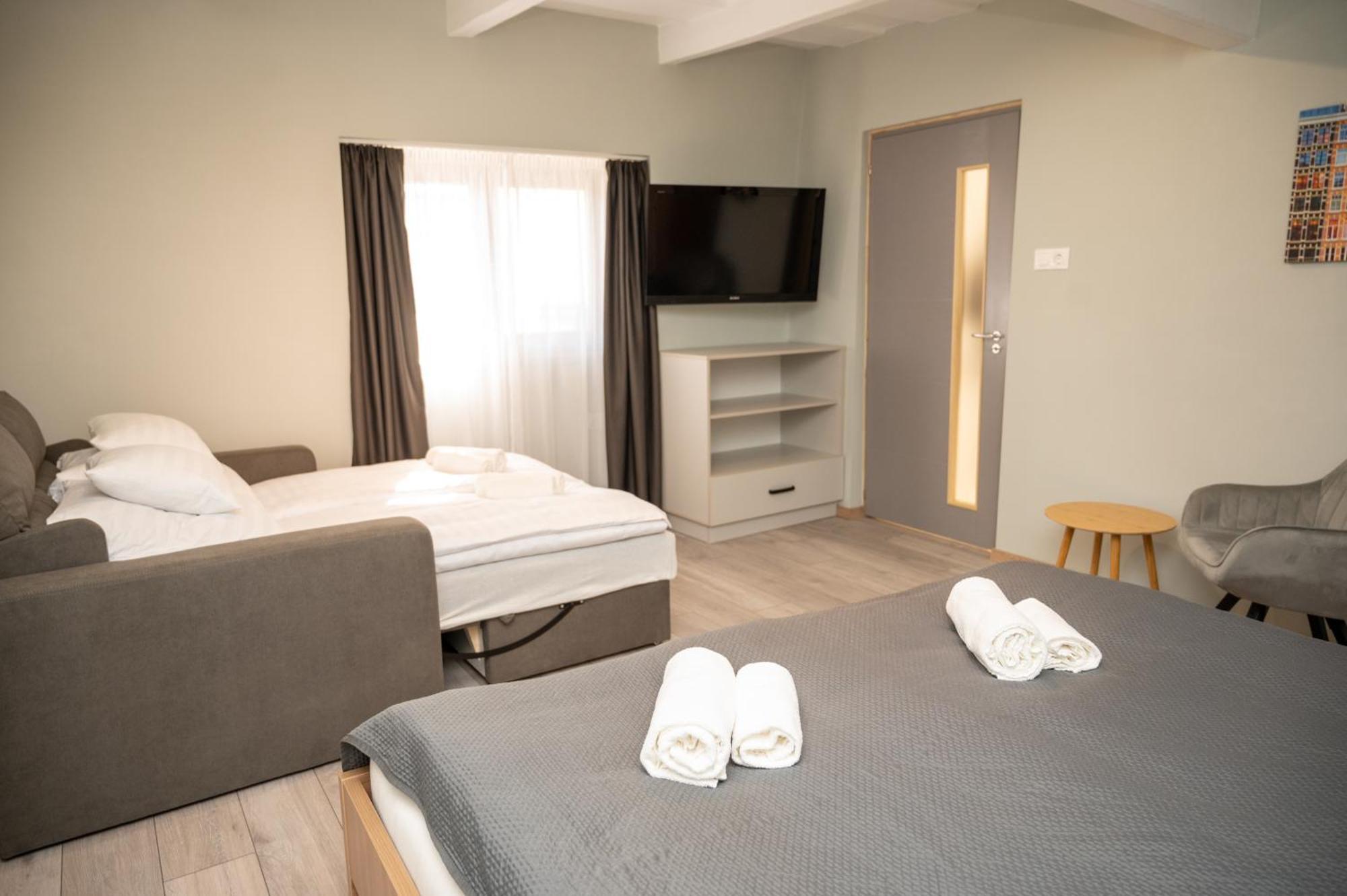 Tuenderkert Apartman Гюла Екстериор снимка