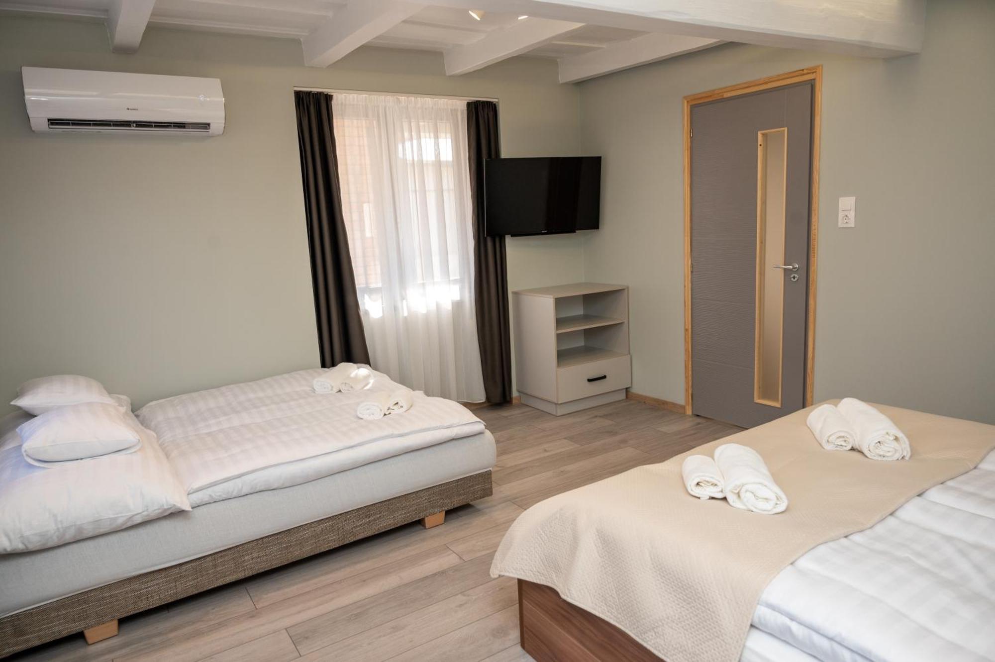 Tuenderkert Apartman Гюла Екстериор снимка