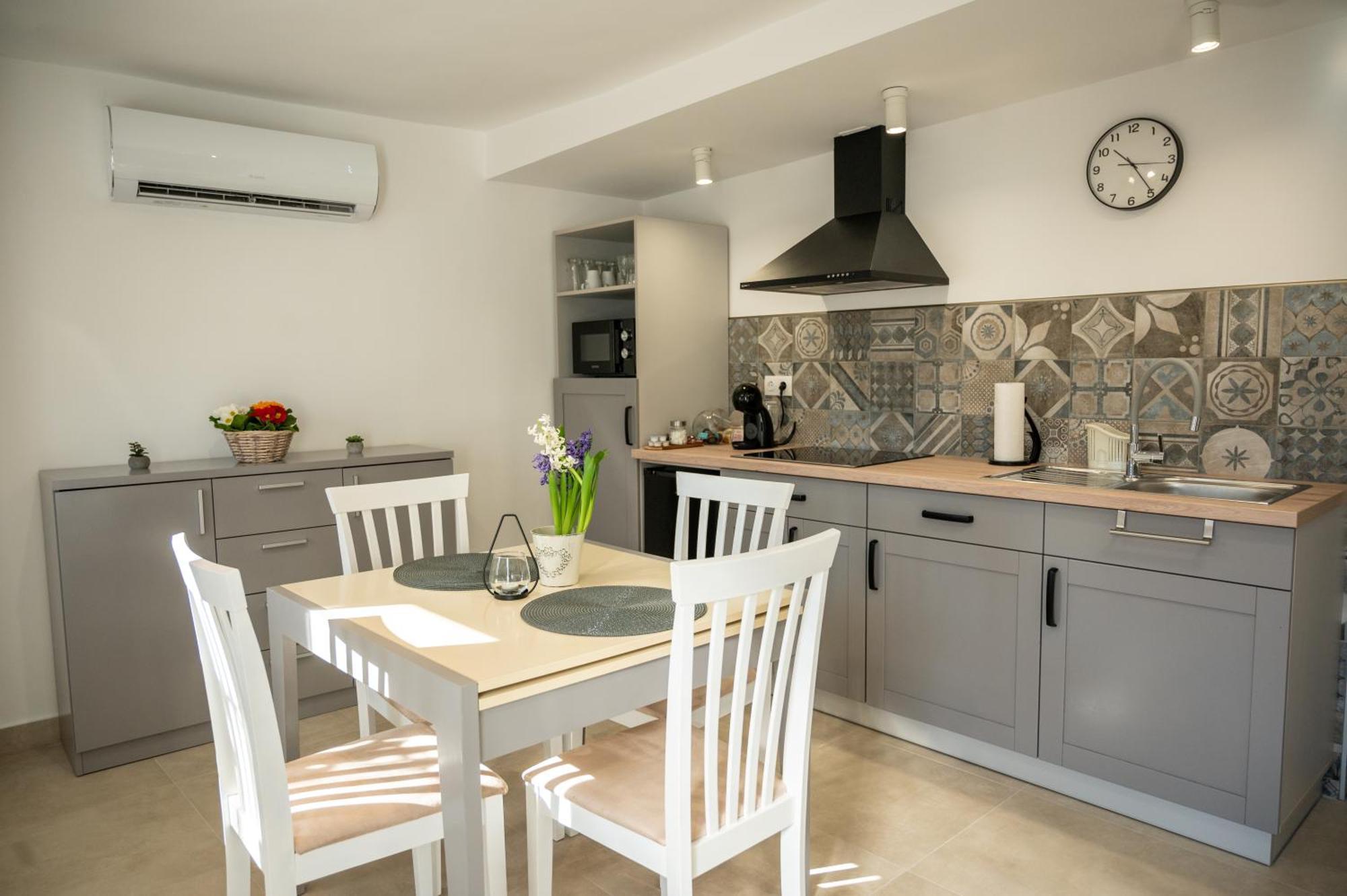 Tuenderkert Apartman Гюла Екстериор снимка
